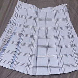 Princess Polly tennis skirt (no built in shorts). Great condition!